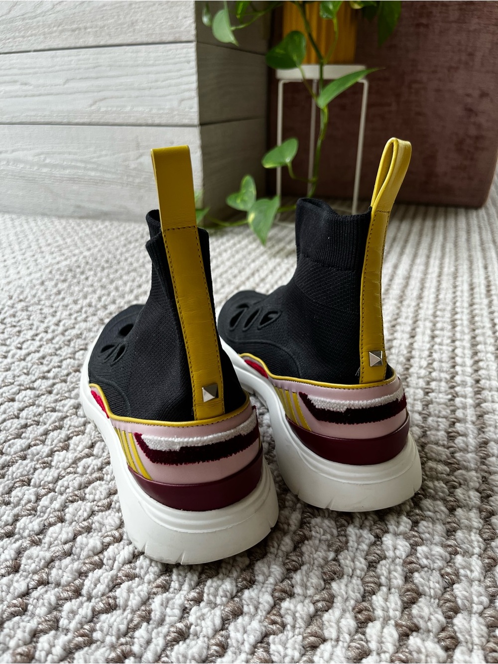 Valentino Garavani Cutout Rockstud Sneakers Women’s VGUC EU37.5